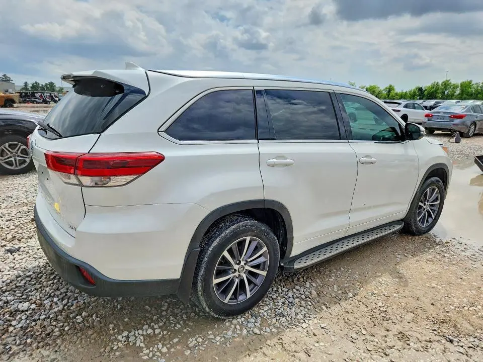 2017 TOYOTA HIGHLANDER XLE  