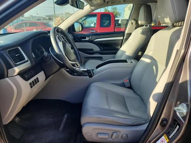 2018 TOYOTA HIGHLANDER SE  