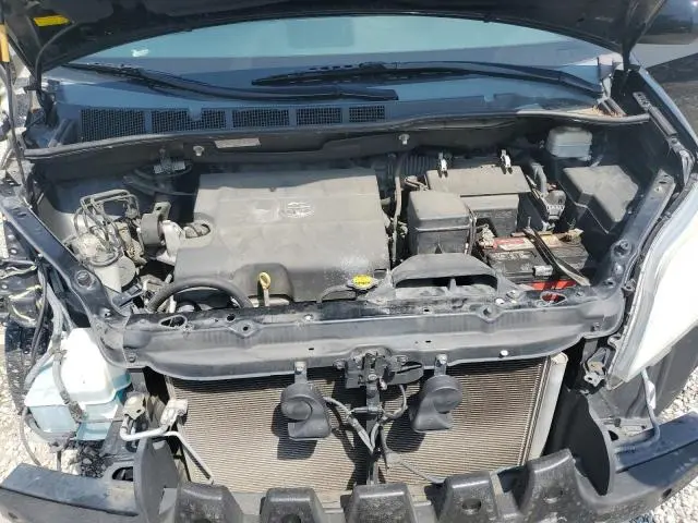 2013 TOYOTA SIENNA XLE  