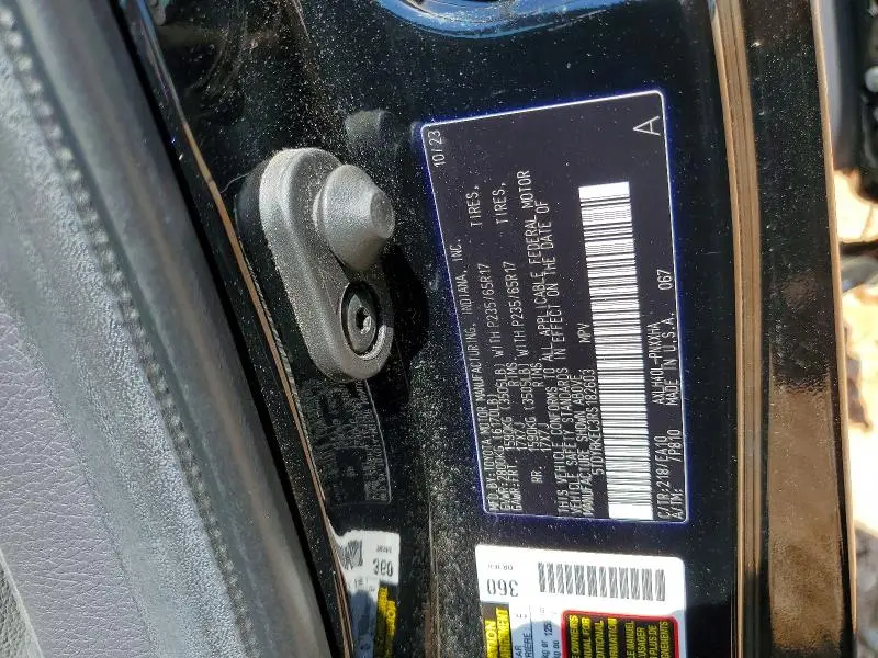 2024 TOYOTA SIENNA XLE  