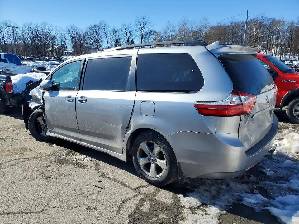 2018 TOYOTA SIENNA   