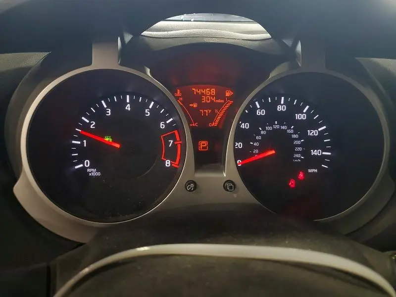 2014 NISSAN JUKE SV  