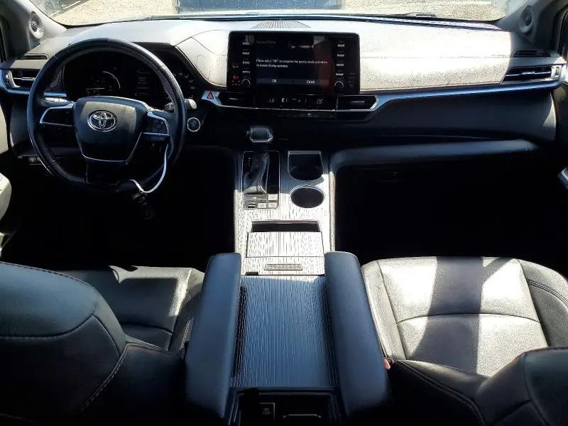 2022 TOYOTA SIENNA XSE  