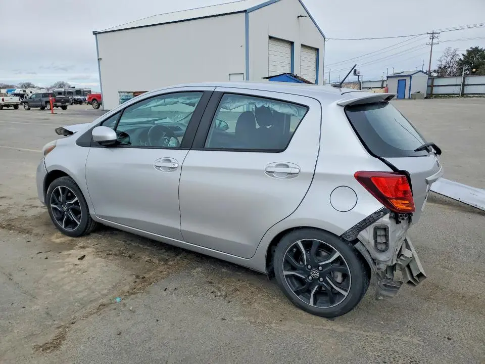 2016 TOYOTA YARIS 5-DOOR SE  