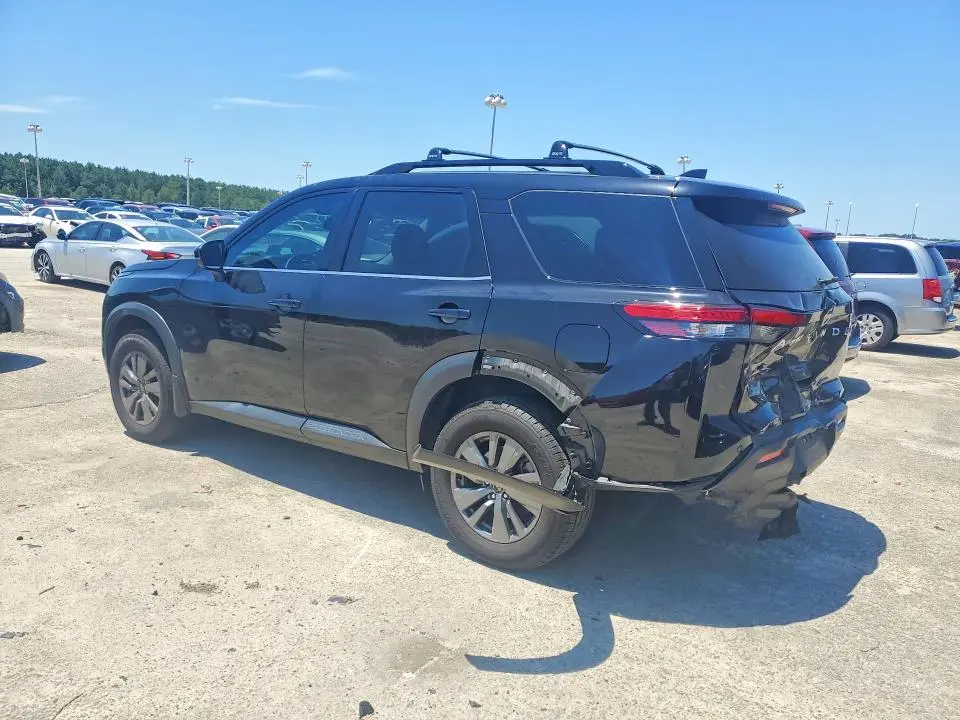 2025 NISSAN PATHFINDER SV  