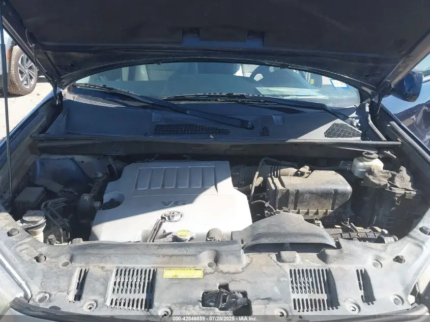 2011 TOYOTA HIGHLANDER SE V6
