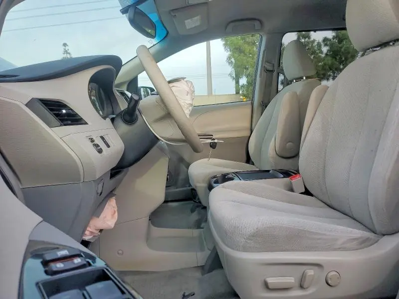 2011 TOYOTA SIENNA LE  