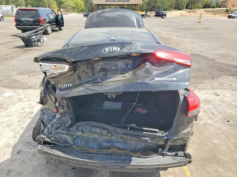 2017 KIA FORTE LX  