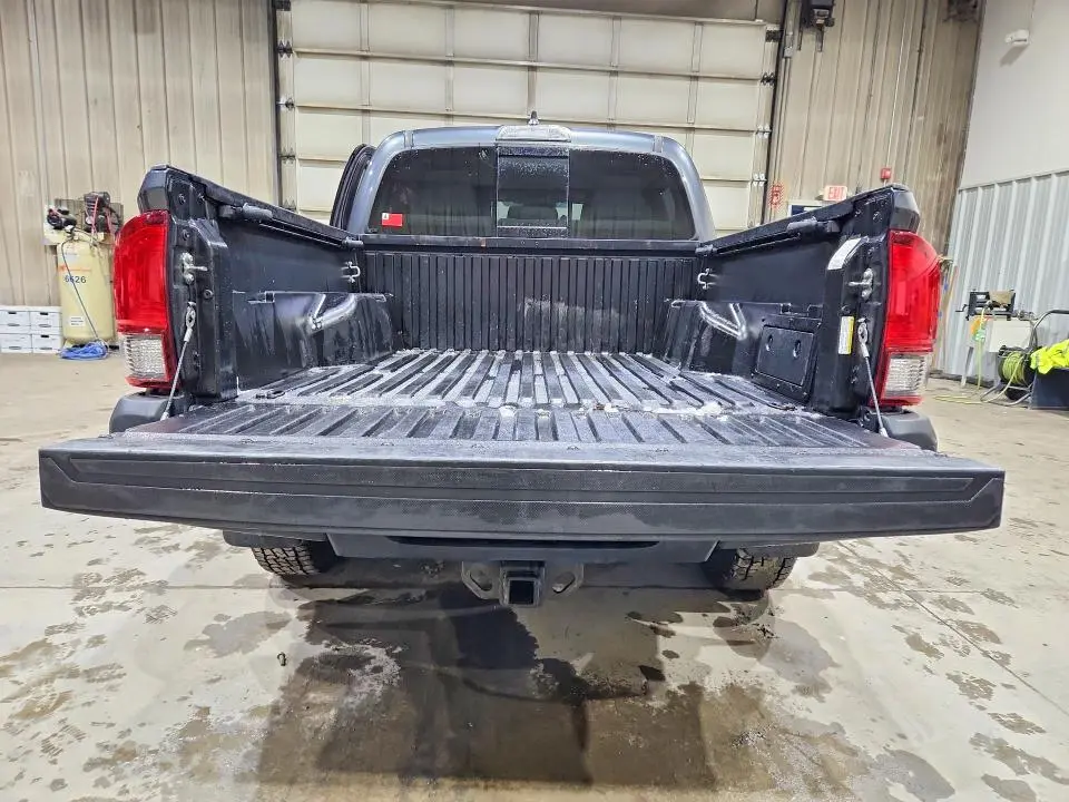 2020 TOYOTA TACOMA SR5 V6  