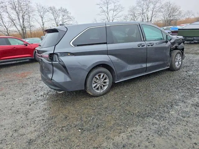 2025 TOYOTA SIENNA LE  