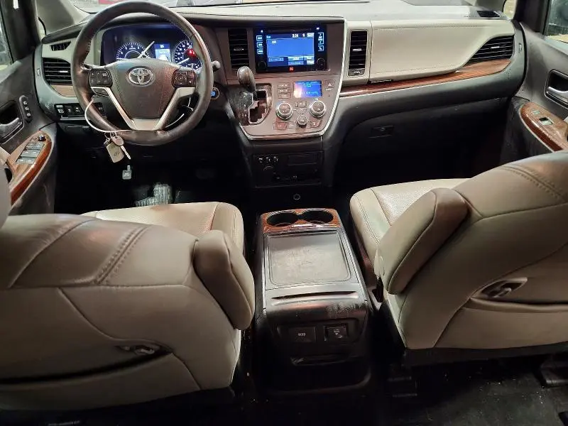 2017 TOYOTA SIENNA LIMITED PREMIUM 7-PASSENGER  