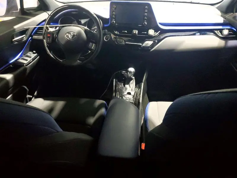 2021 TOYOTA C-HR XLE  
