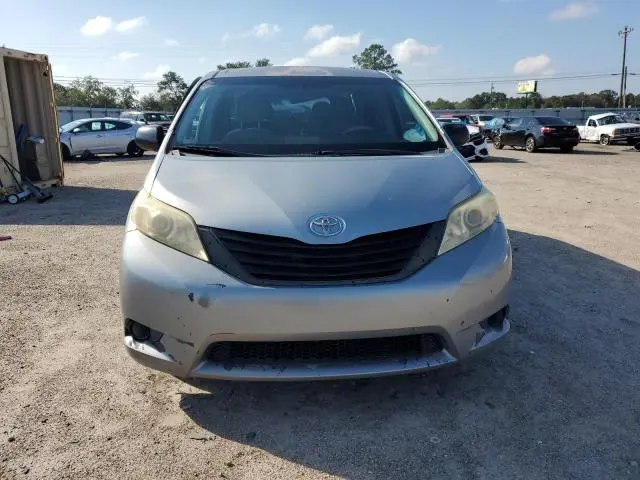 2011 TOYOTA SIENNA   