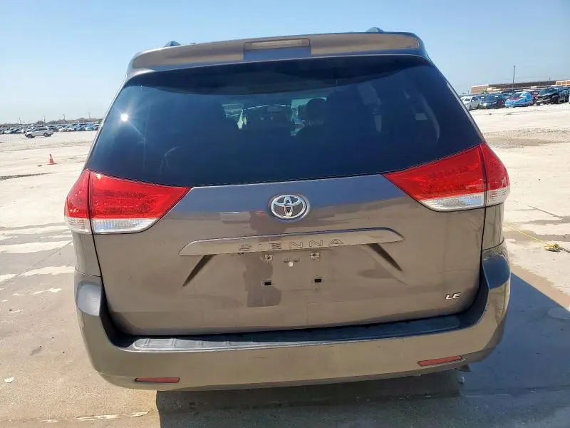 2013 TOYOTA SIENNA LE  