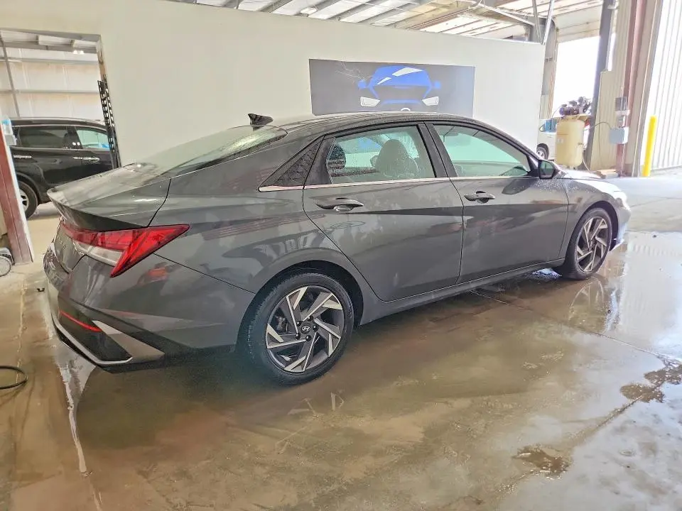 2025 HYUNDAI ELANTRA SEL  