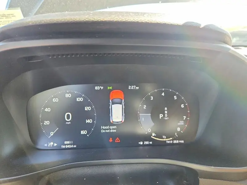 2019 VOLVO XC40 T5 MOMENTUM  