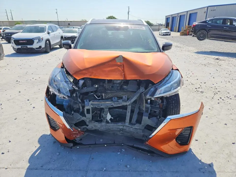 2024 NISSAN KICKS SV  