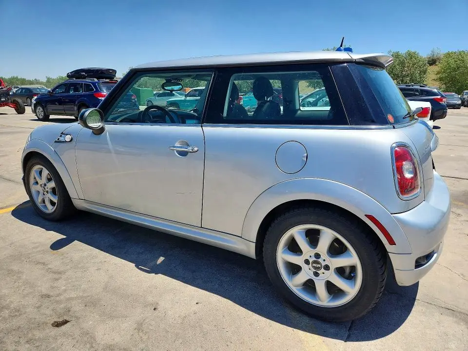 2010 MINI COOPER   