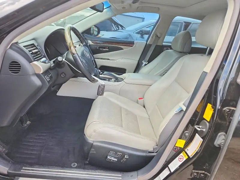 2013 LEXUS LS 460  