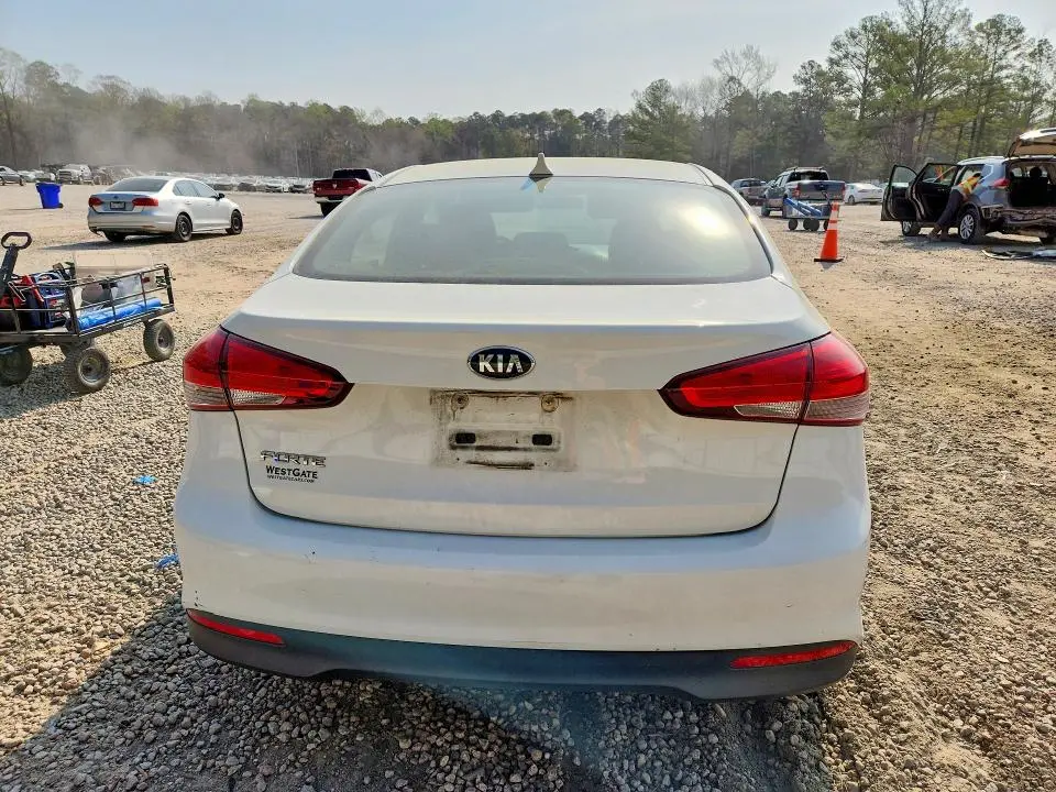 2018 KIA FORTE LX  