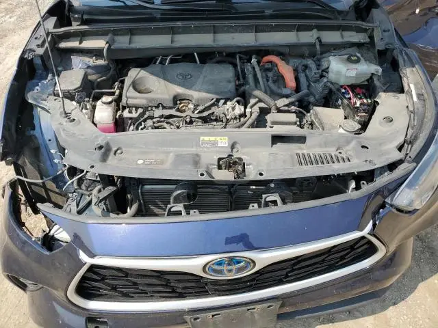 2022 TOYOTA HIGHLANDER HYBRID XLE  