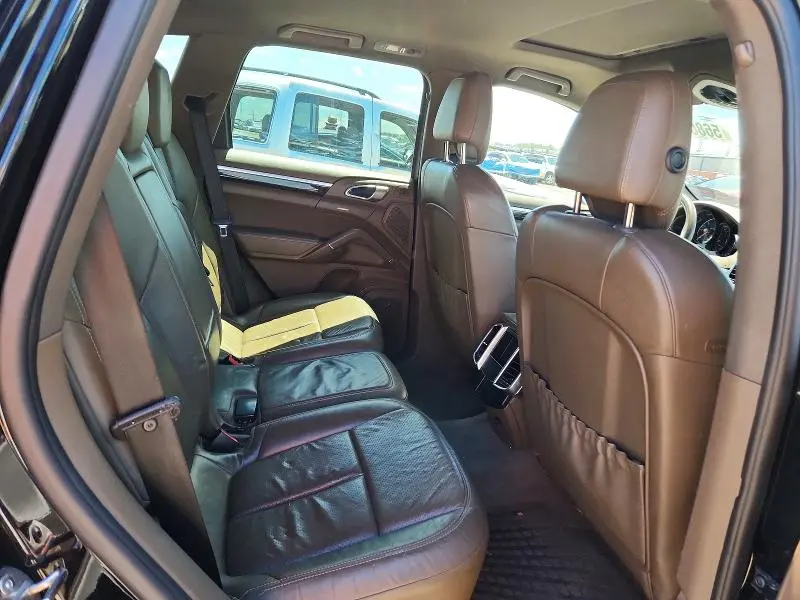 2014 PORSCHE CAYENNE   