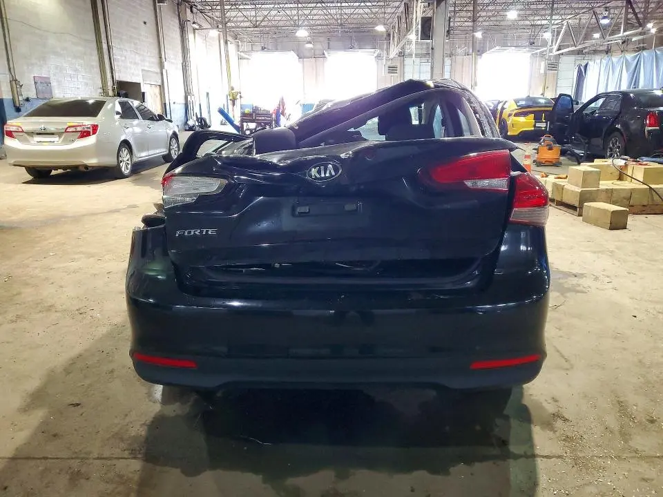 2017 KIA FORTE LX  