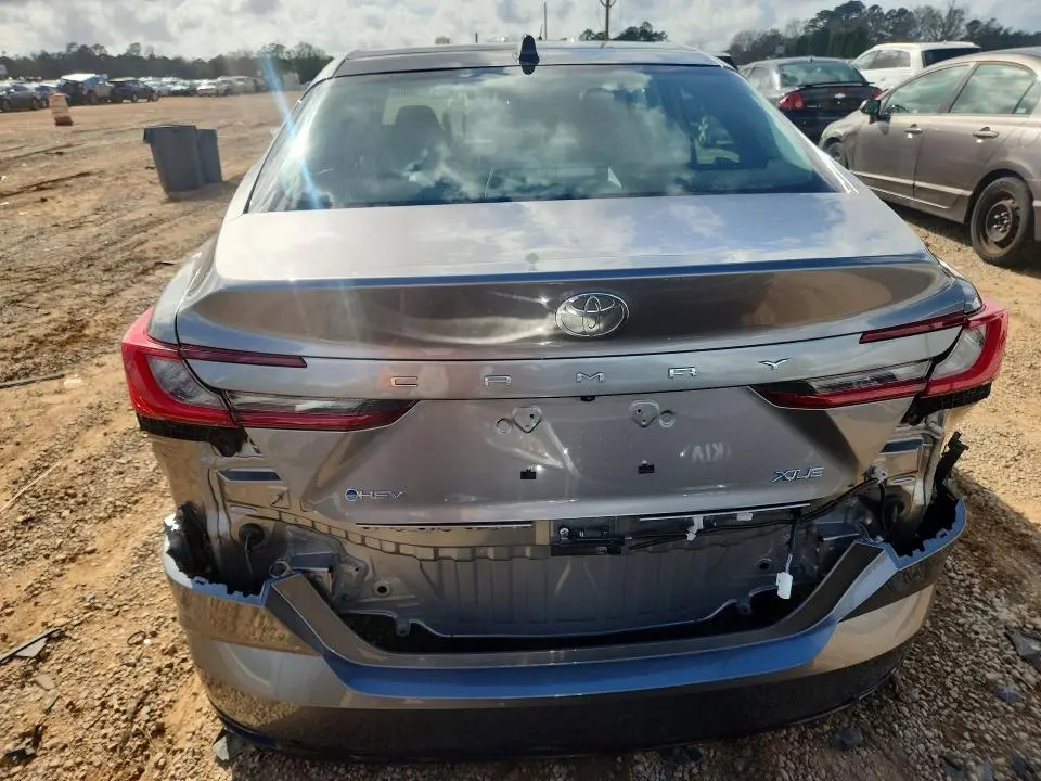 2025 TOYOTA CAMRY XLE  
