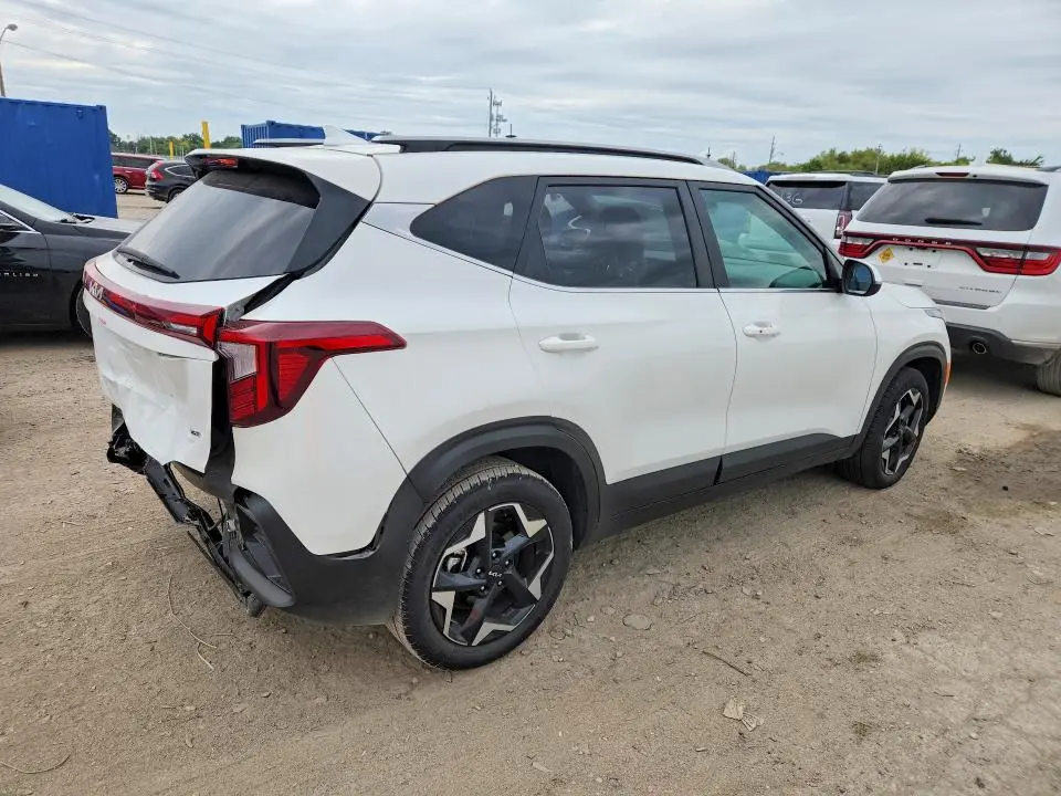 2025 KIA SELTOS EX  