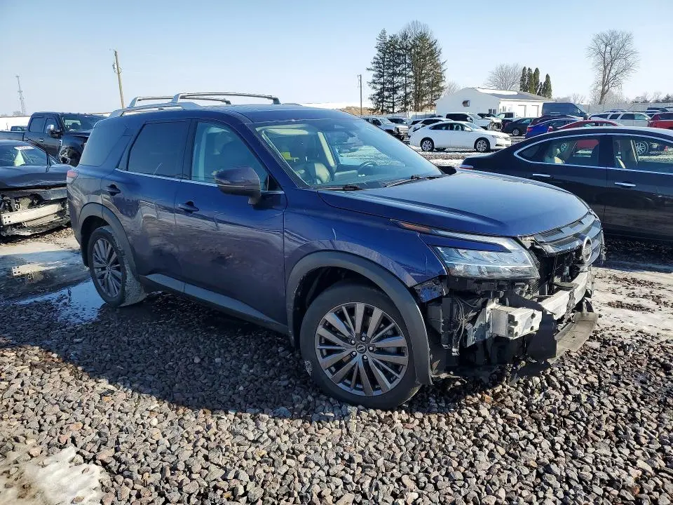 2023 NISSAN PATHFINDER SL  
