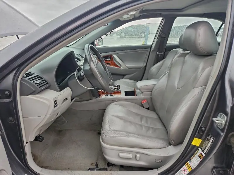 2011 TOYOTA CAMRY SE  
