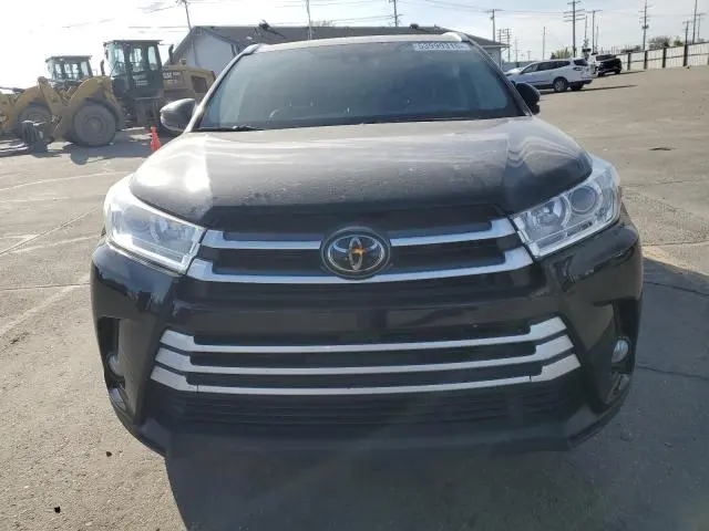 2019 TOYOTA HIGHLANDER SE  