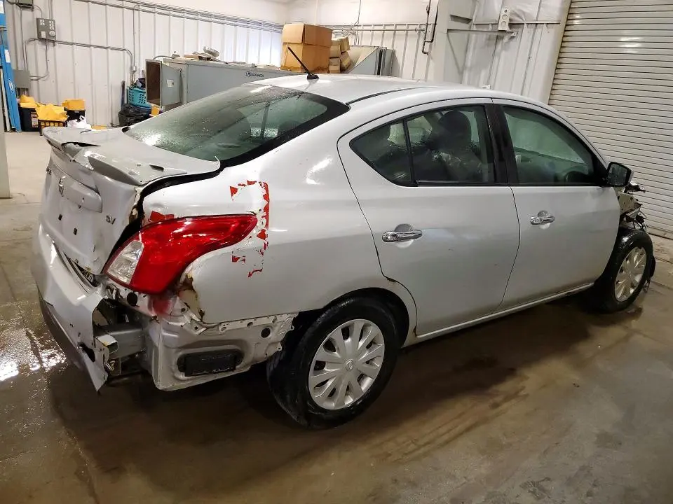 2019 NISSAN VERSA SV  