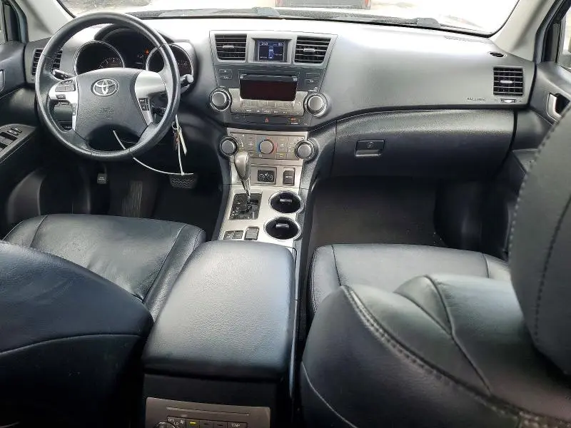 2012 TOYOTA HIGHLANDER SE  