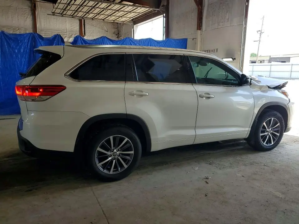 2017 TOYOTA HIGHLANDER XLE  