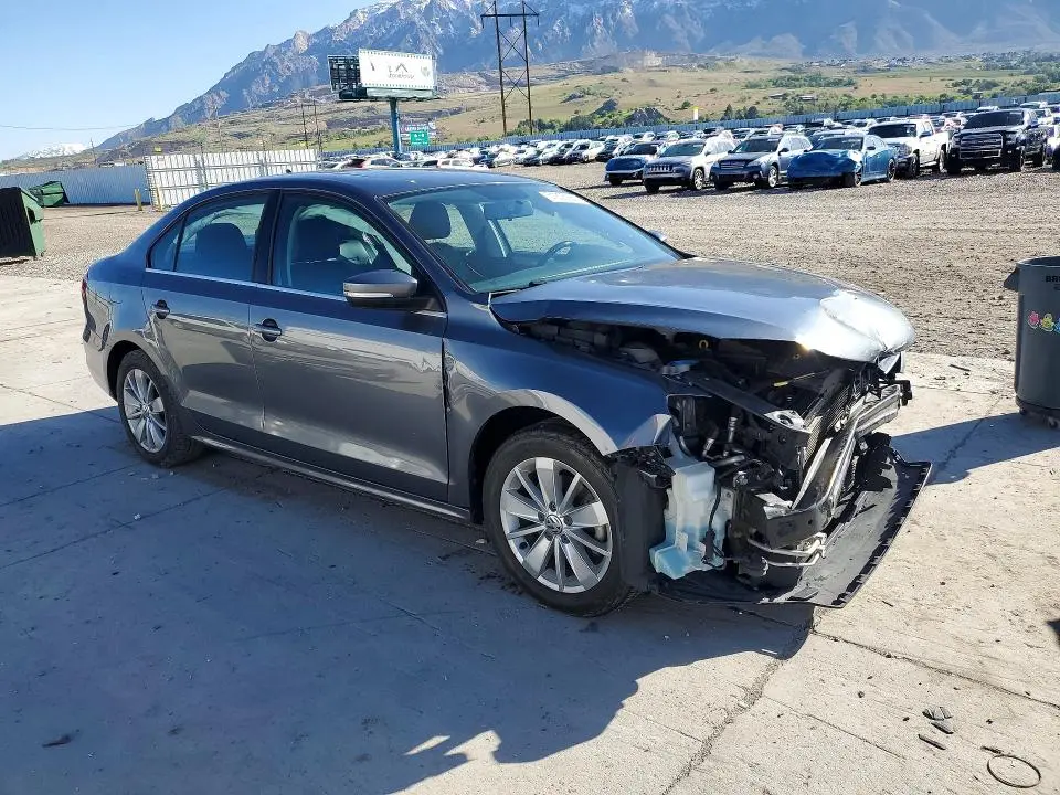 2016 VOLKSWAGEN JETTA SE  