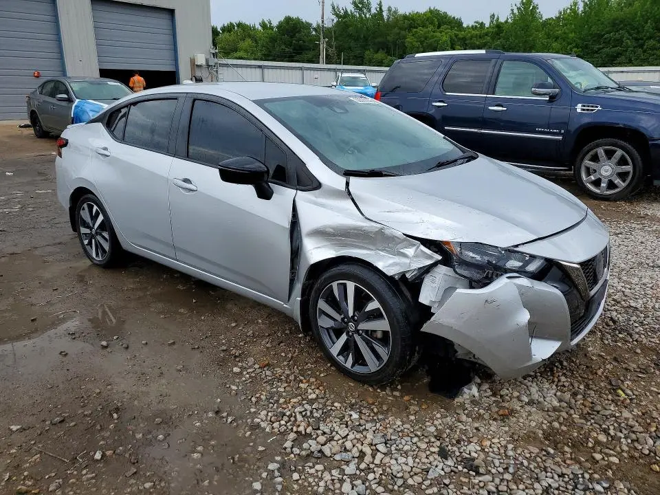 2021 NISSAN VERSA SR  