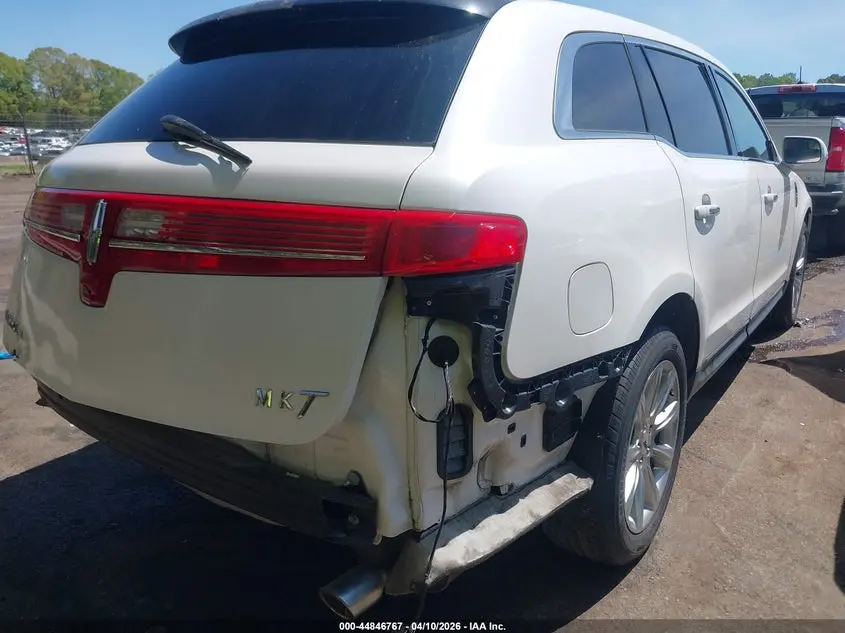 2013 LINCOLN MKT  