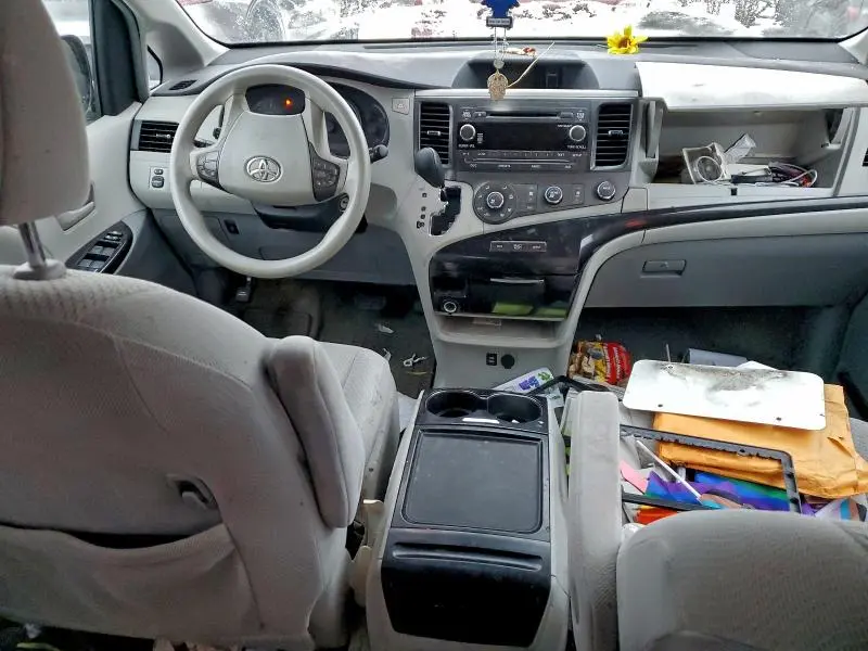 2012 TOYOTA SIENNA LE  