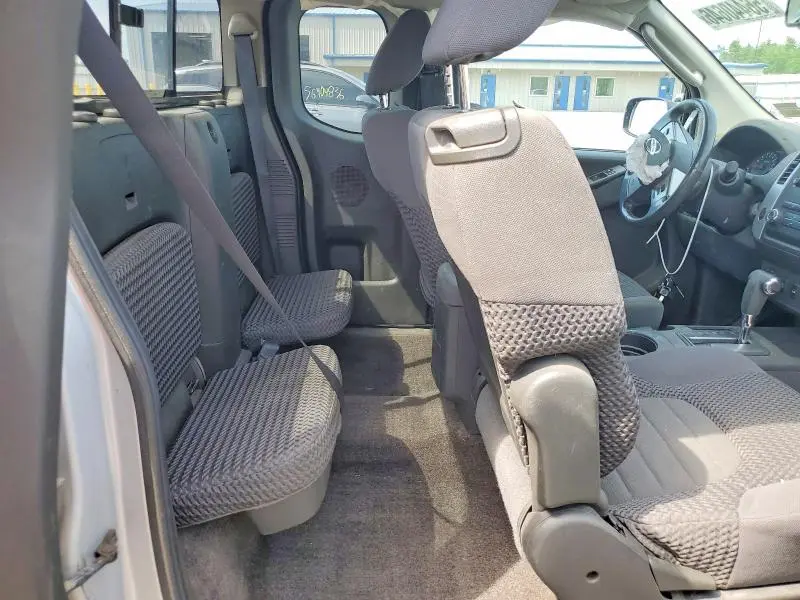 2011 NISSAN FRONTIER SV V6  