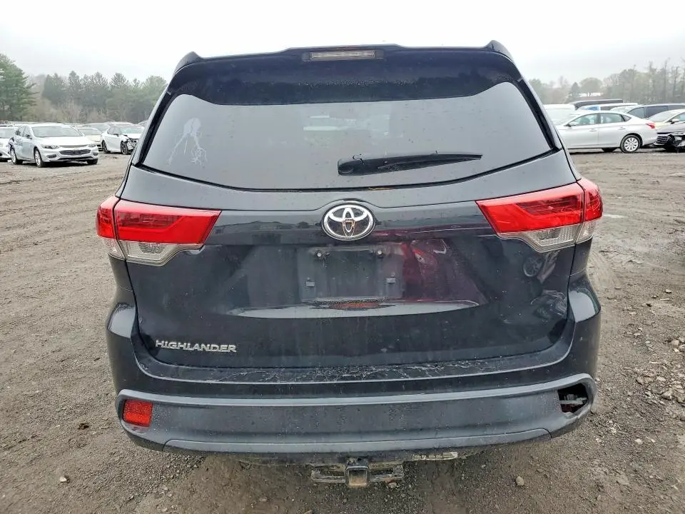2019 TOYOTA HIGHLANDER LE  