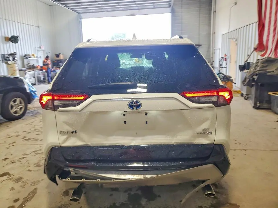 2022 TOYOTA RAV4 SE  