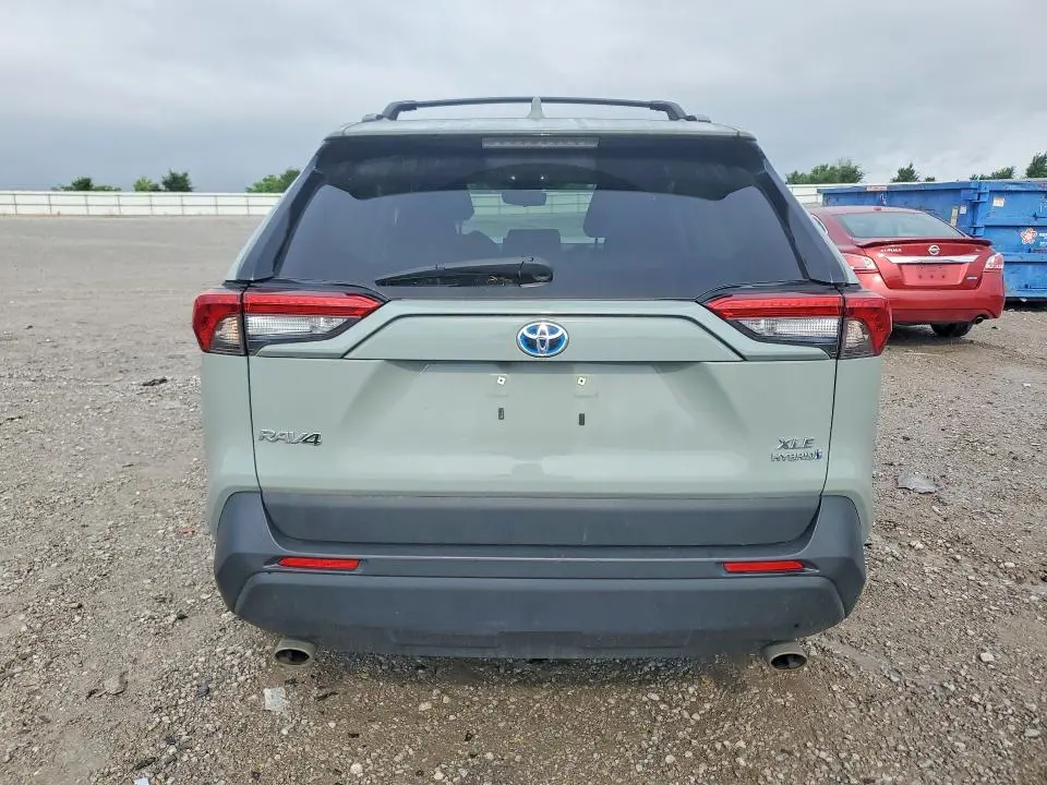 2022 TOYOTA RAV4 XLE  
