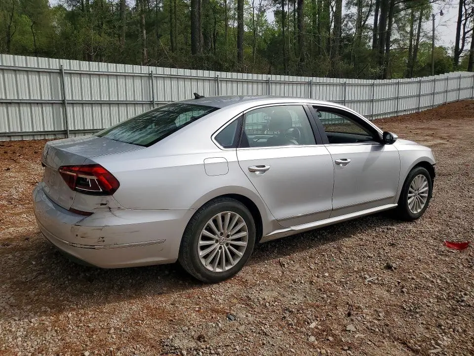 2017 VOLKSWAGEN PASSAT   
