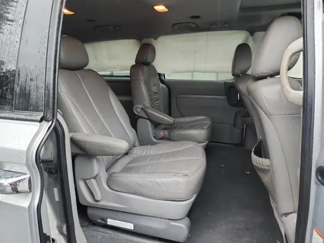 2011 KIA SEDONA EX  