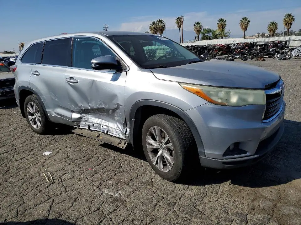2016 TOYOTA HIGHLANDER LE  