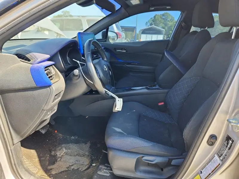 2020 TOYOTA C-HR XLE  