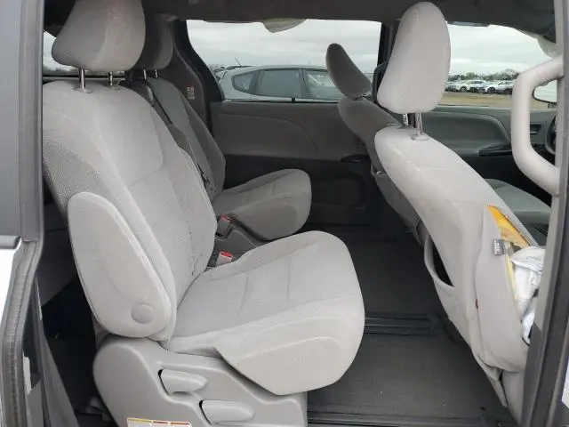 2015 TOYOTA SIENNA LE  
