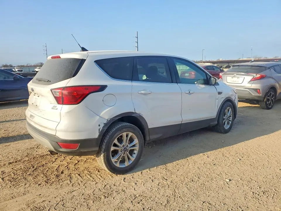 2019 FORD ESCAPE SE  