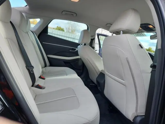 2023 HYUNDAI SONATA SE  